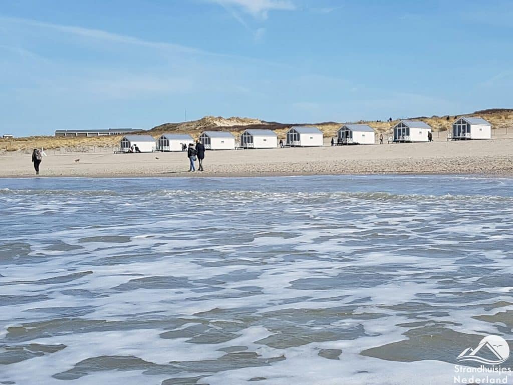 Haagse strandhuisjes op strand Kijkduin (2)